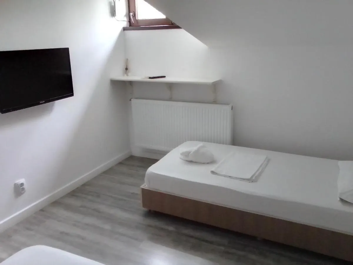 Hala Traian Hotel Bükreş 2*,